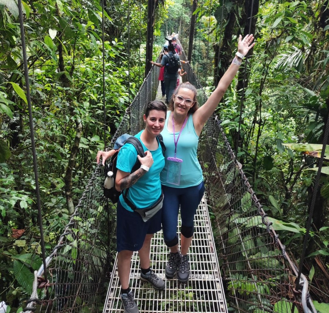 María e Inés, Costa Rica